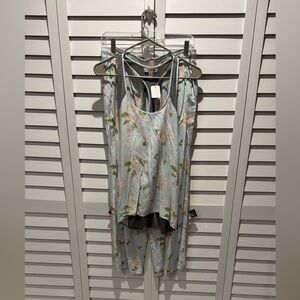 Mae Pre Owned Floral Green and Gray Pijama Pant Set with Pockets.